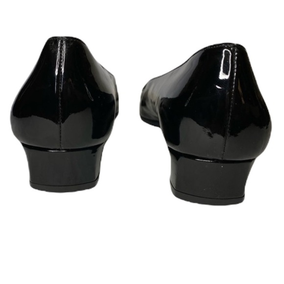 Salvador Ferragamo patent crisscross flats 7.5 B - Picture 4 of 7